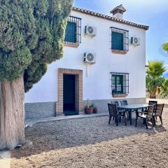 Encantador Cortijo La Emiliana a 5 minutos del centro