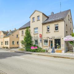 Stunning Apartment In Neugersdorf-ebersbach With Kitchen