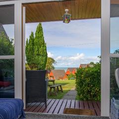 Escape to a Clifftop Chalet with pool and tennis onsite - 38 Kingsdown Park