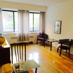 Stylish Montreal Apartment: Comfortable Stay in the Golden Square Mile