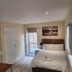Beautiful private en-suite room with its own entry