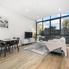 Burwood stunny apt with Parking Train&Shopping