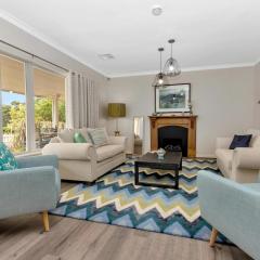 Mid Century 4 Bedroom Getaway in Barossa Vineyard
