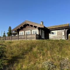 Charming Log Cabin with 3 Bedrooms on Golsfjellet