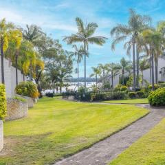 The Moorings 18 4 Cromarty Rd Waterfront, Pool, Wifi & AirCon