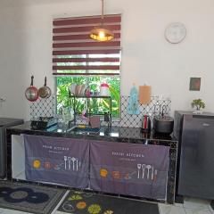 Haji Ineng Homestay- Guest House