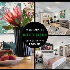 WILD LUXE Exec Apt - FREE Parking & 100MPS+Wifi