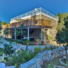 Eco Secluded hand built stone house in an oasis