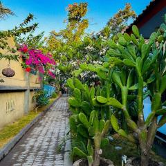 Creative Bungalow Beach Front