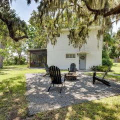 Cozy Lakefront Clermont Retreat with Fire Pit!