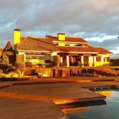 La Traviesa,Villa de Lujo de 500 m. en el Campo con Piscina