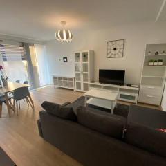 Modern 2 bedrooms Flat in center with Parking-3a