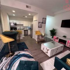 Luxurious 2 Bedroom Downtown City Views!
