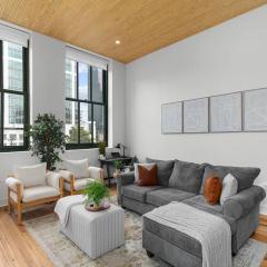 NEW Downtown Modern Escape -The Lyric l King Bed l Gym l City View l Park FREE