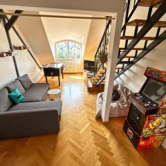 Lovely large flat in historic building, balcony, parking