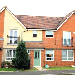 2 Bed House - Large Garden - Fully Refurbished