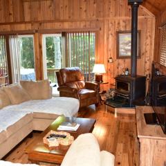 Quiet and Comfy 3bed/2bath - Chalet with hot tub.