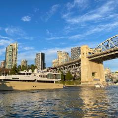 Downtown 1BR Condo at Granville Strip near English Bay