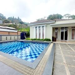 Villa Lia By Puncak Holiday