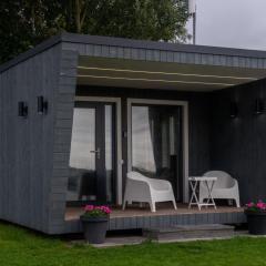 Tiny house aan het water op de appelhof