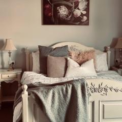 Number 10 -Queen Room with b/fast