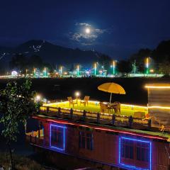 Houseboat Karima palace