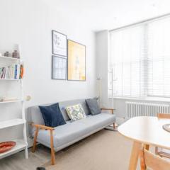 Chic 1BD Flat wPatio - 2 Mins from Baron's Court!