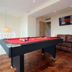 LUXURY 4 Bedroom 4 Ensuite Home in Penarth (Pool Table Games Room & BBQ Garden) with Sea Views