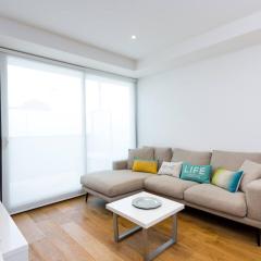 Sun-lit Suburban Stay near Westfield Doncaster