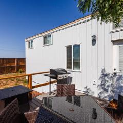 Convient tiny home private deck