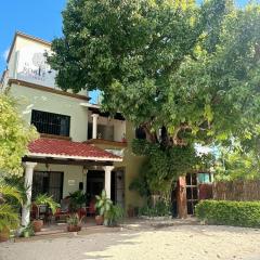 El Roble Hotel