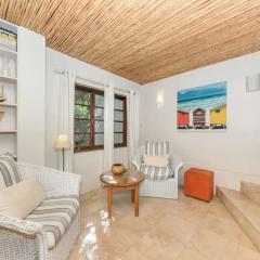 Tropical 1BD Hideaway near Queens Beach Fresnaye!