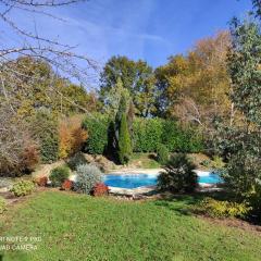 Haut de villa : véranda, terrasse, vue piscine