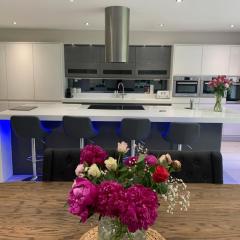 Luxury 5-Bedroom Retreat in the Heart of Cheshire