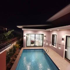 DeeverPool Villa
