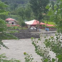 Northern Huts And Riverview Restaurant