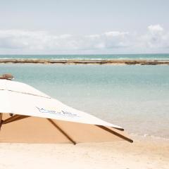 Flat equipado Marupiara no melhor trecho da praia de Muro Alto, beira-mar com piscina, varanda, restaurante, estacionamento e wi-fi, a 10' de carro de Porto de Galinhas