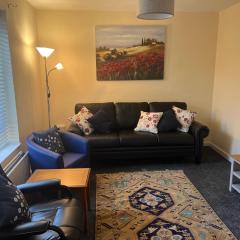 NEW-4 Bdrm-6 quality beds-2 full bathrm-1 bath-3 vehicle forecourt-washer-dryer-Biz WiFi