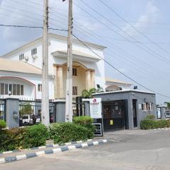 MAHOGANY HOTEL AND SUITES