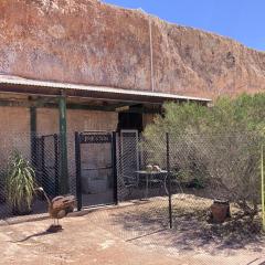 Pop’n’nin Dugout Accommodation at Coober Pedy Views