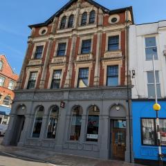 Gorgeous comfortable Apartment on the High Street