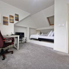 Nice Living Serviced Accommodations 9 (King-Size Studio Flat + Kitchen)