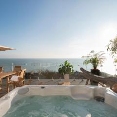 Big Luxury House sleeps 12/14. Sea Views, Hot tub.