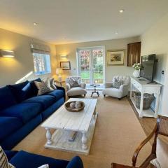 Northbrook Cottage, Farnham, up to 8 adults