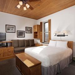 Independence Square 311, Best Location! Hotel Room with Rooftop Hot Tub in Aspen