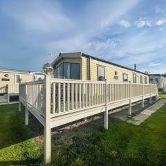 Caravan With Decking Within Walking Distance To Hunstanton Beach Ref 23054s