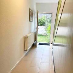 near Düsseldorf Messe and Airport, two Bedrooms, Parking, Kitchen and Garden