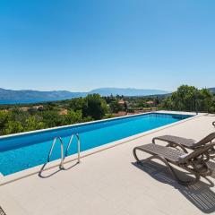 Awesome Home In Supetar Brac With Wifi, Private Swimming Pool And 3 Bedrooms