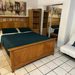 COZY QUEEN BED STUDIO NEAR DOLPHIN MALL-FIU