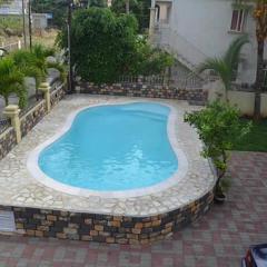 RS VILLAS SHARE APARTMENT with private room ,good wifi, 150mts to beaches bus stop.and ,
